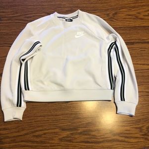 Nike polyester activewear sweatshirt with stripe